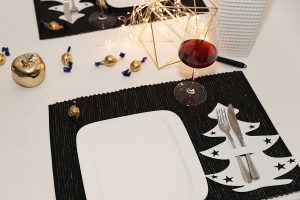 dekoracja wigilijnego stołu złoty